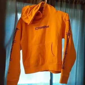 Junior's yellow sweatshirt